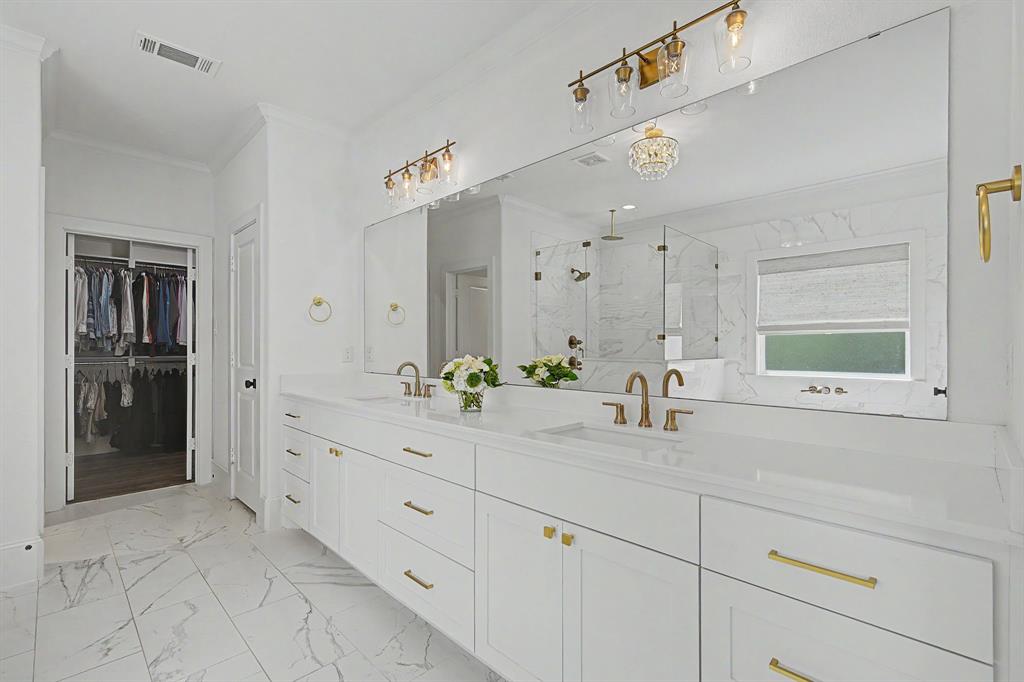 Primary bath with water closet