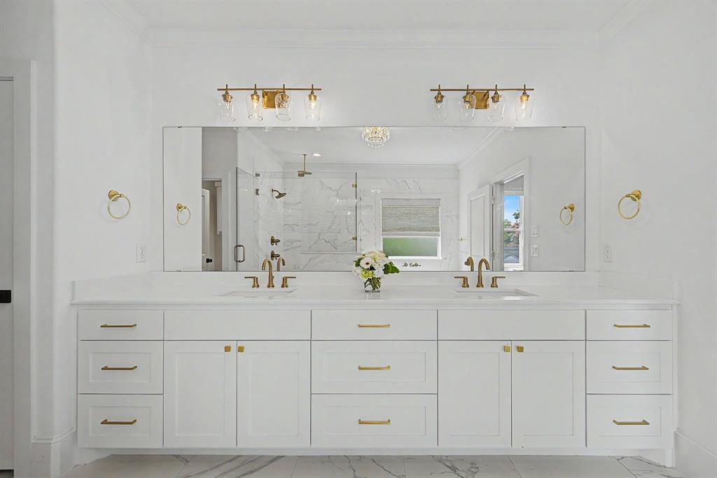 Primary bath with dual sinks
