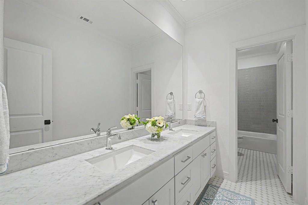 Upstairs secondary bathroom