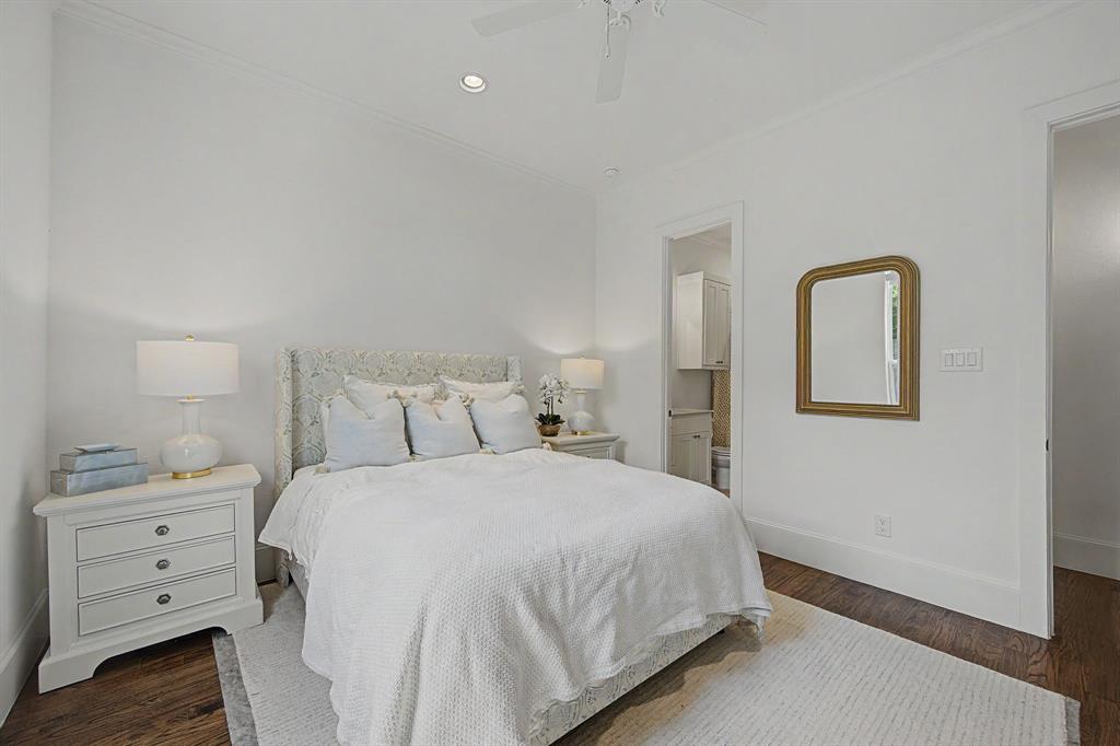 Downstairs bedroom with en-suite bath