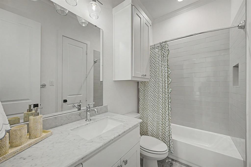 En-suite bathroom for downstairs bedroom
