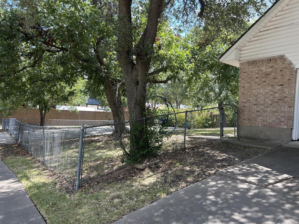 2202 Candleberry Drive, Mesquite, TX 75149