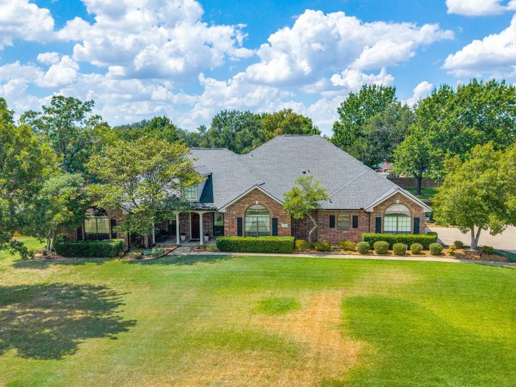 Gorgeous curb appeal to this single story Custom home on a .71 acre lot with mature trees and landscaping! Gorgeous curb appeal to this single story Custom home on a .71 acre lot with mature trees and landscaping!