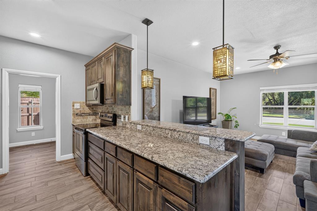305 Donna Circle, Granbury, TX 76049