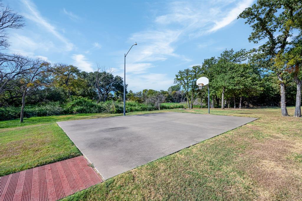 305 Donna Circle, Granbury, TX 76049