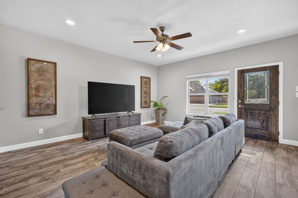 305 Donna Circle, Granbury, TX 76049