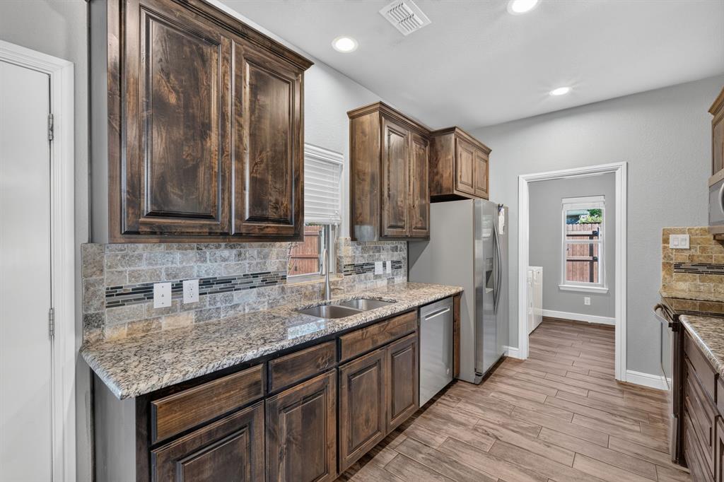305 Donna Circle, Granbury, TX 76049