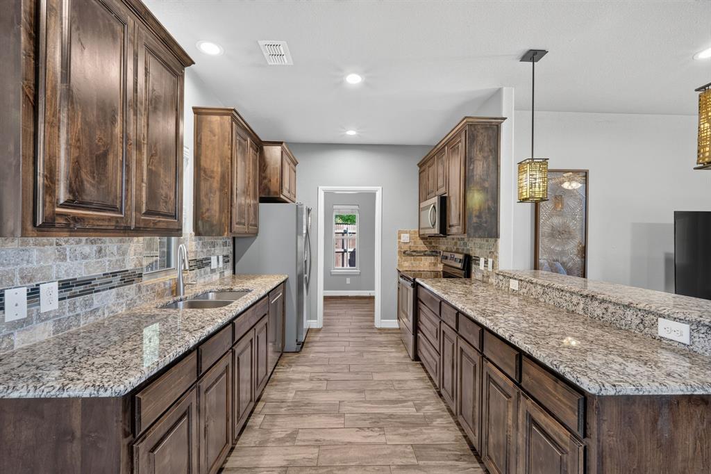 305 Donna Circle, Granbury, TX 76049