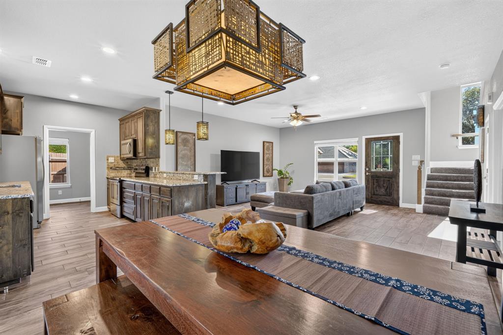 305 Donna Circle, Granbury, TX 76049