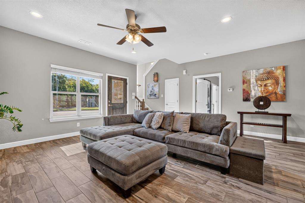 305 Donna Circle, Granbury, TX 76049
