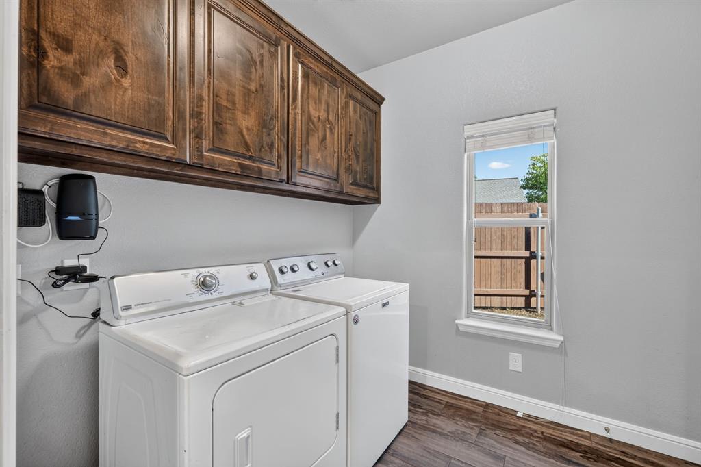 305 Donna Circle, Granbury, TX 76049