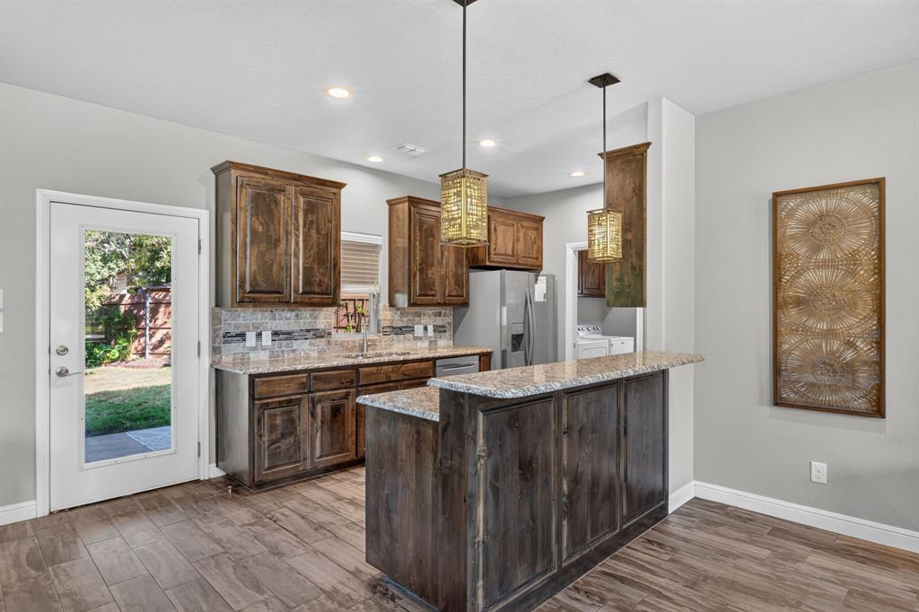 305 Donna Circle, Granbury, TX 76049