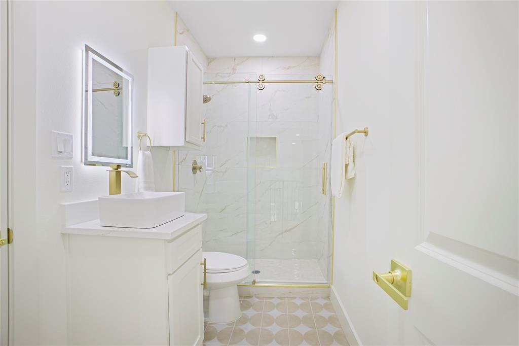 2nd floor bath