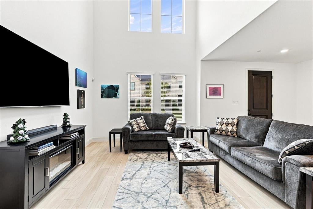 Sunlight fills the soaring living room, showcasing the home’s bright finishes, clean lines, and impressive sense of openness. Sunlight fills the soaring living room, showcasing the home’s bright finishes, clean lines, and impressive sense of openness.