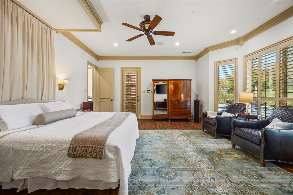 Comfortable bedroom with generous proportions and timeless finishes.