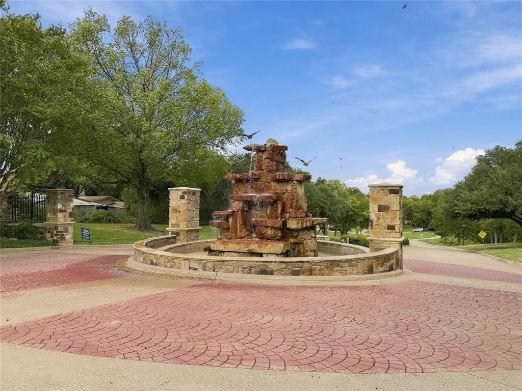 Welcome home to Moraine Way, one of the most desirable neighborhoods in Heath, TX.