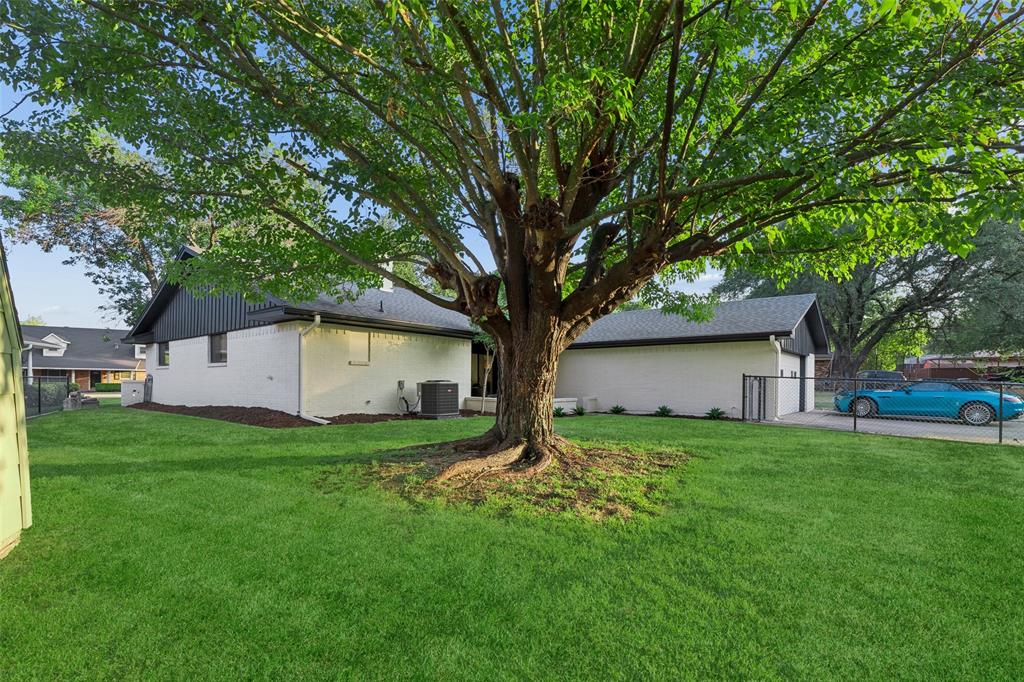 2133 Oak Valley Lane, Dallas, TX 75232