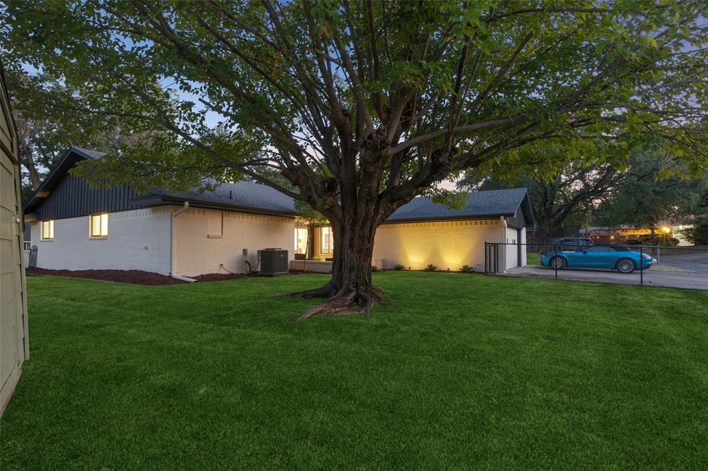 2133 Oak Valley Lane, Dallas, TX 75232