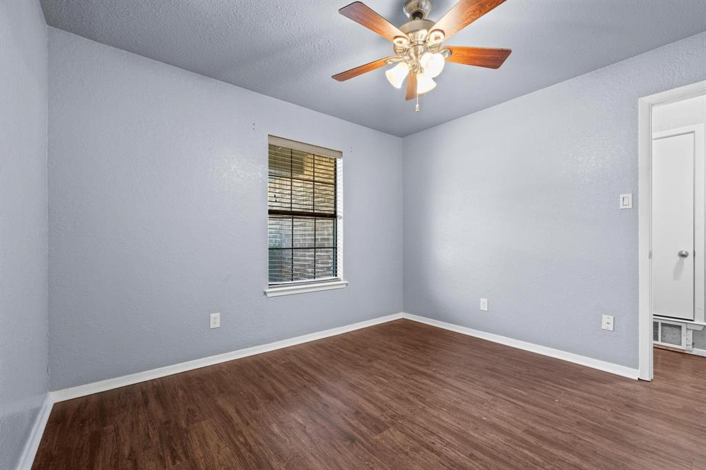 1729 W Doyle Street, Granbury, TX 76048