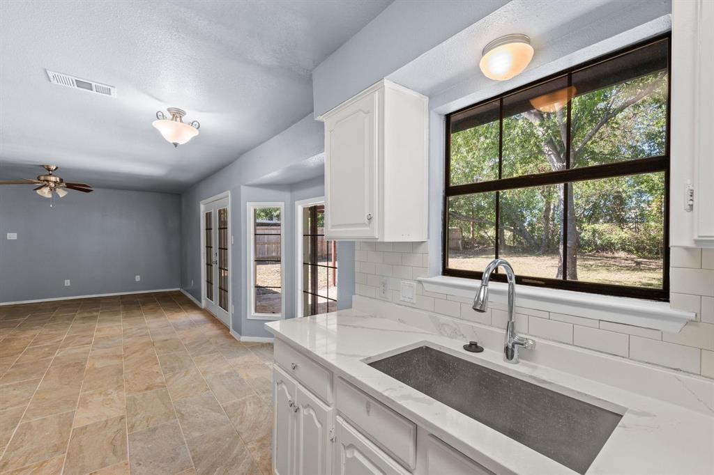 1729 W Doyle Street, Granbury, TX 76048