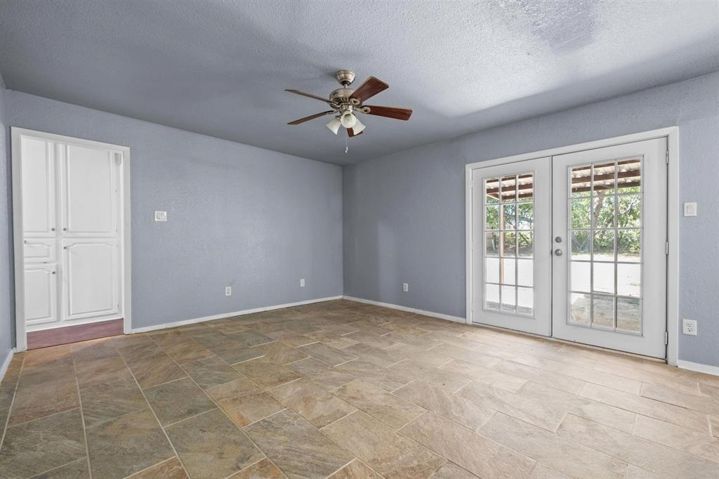 1729 W Doyle Street, Granbury, TX 76048