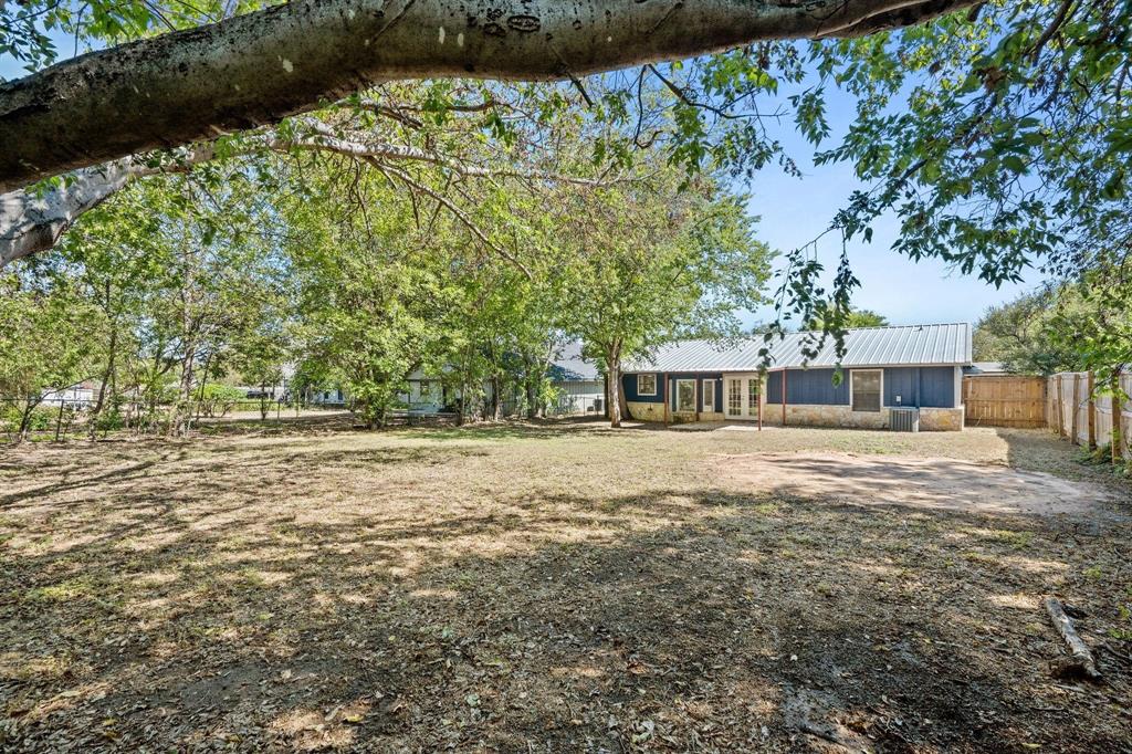 1729 W Doyle Street, Granbury, TX 76048