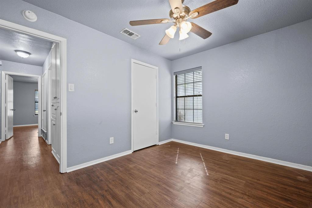 1729 W Doyle Street, Granbury, TX 76048