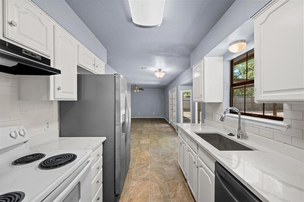 1729 W Doyle Street, Granbury, TX 76048