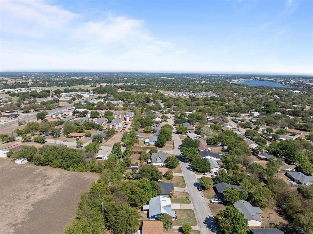 1729 W Doyle Street, Granbury, TX 76048