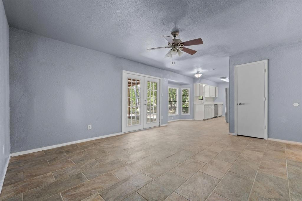 1729 W Doyle Street, Granbury, TX 76048