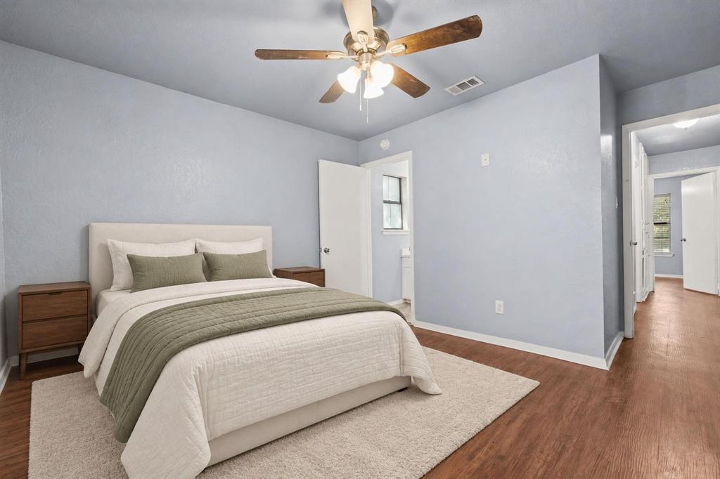 1729 W Doyle Street, Granbury, TX 76048
