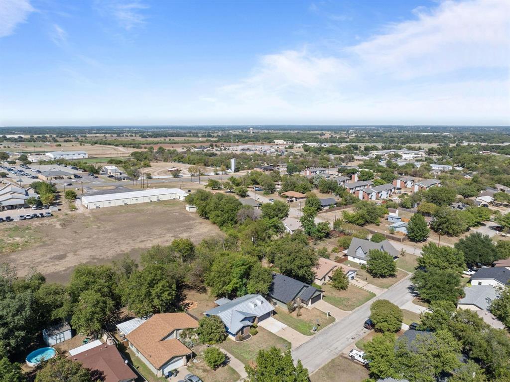 1729 W Doyle Street, Granbury, TX 76048