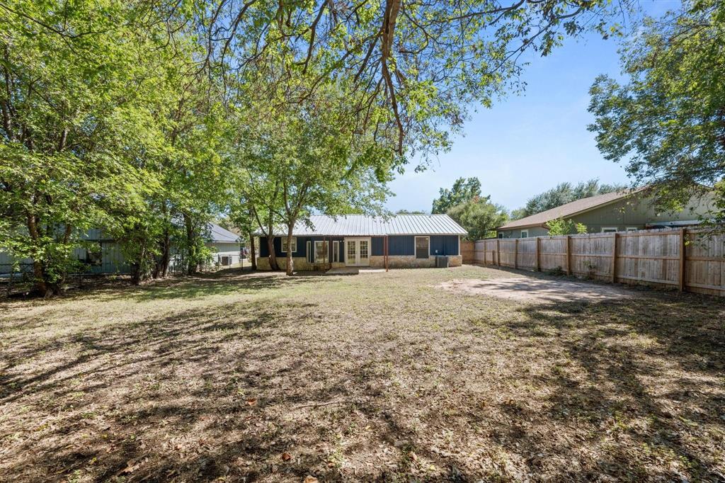 1729 W Doyle Street, Granbury, TX 76048