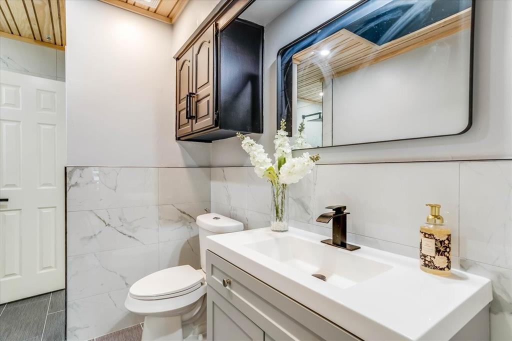 2100 Antibes Drive, Carrollton, TX 75006