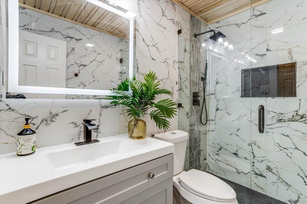 2100 Antibes Drive, Carrollton, TX 75006
