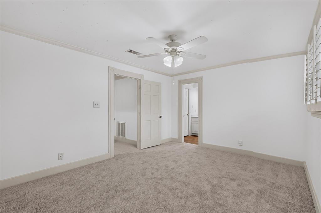 Neutral-toned carpet flooring with white walls