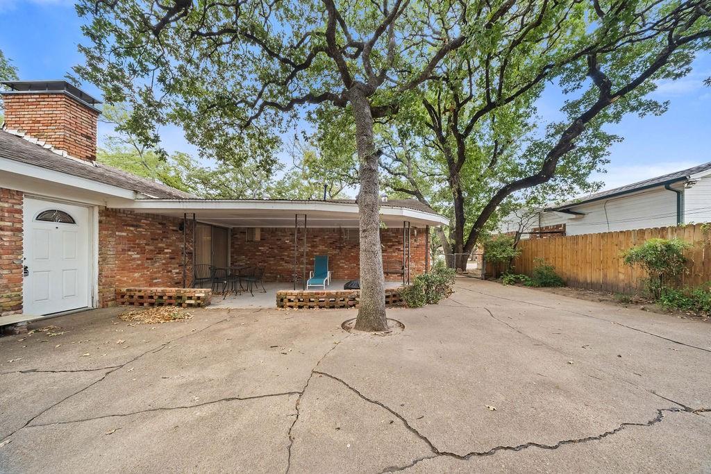 1809 Glenbrook Drive, Irving, TX 75061