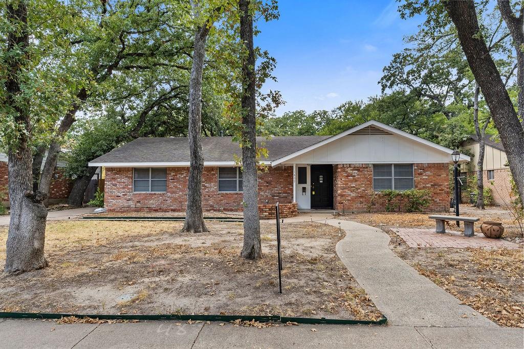 1809 Glenbrook Drive, Irving, TX 75061