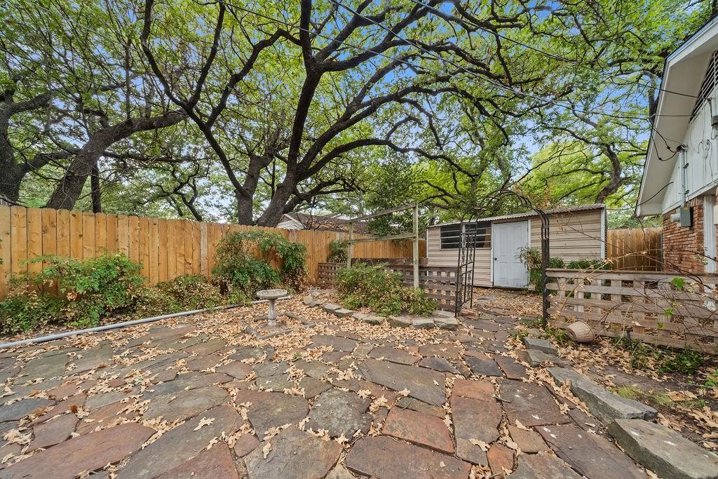 1809 Glenbrook Drive, Irving, TX 75061