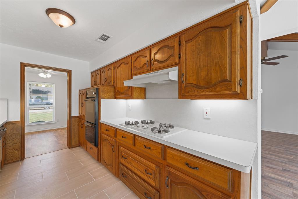 336 Woodbrook Drive, DeSoto, TX 75115