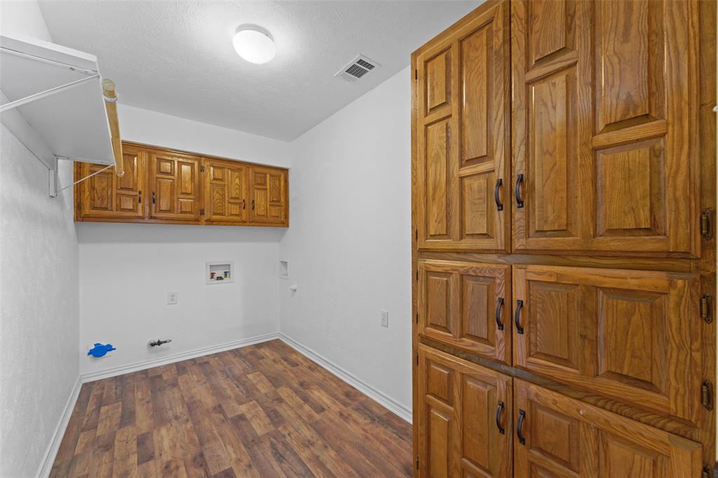 336 Woodbrook Drive, DeSoto, TX 75115