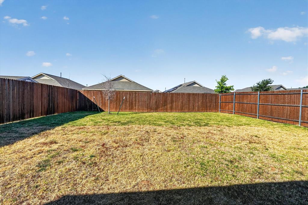 2209 Ava Drive, Ennis, TX 75119