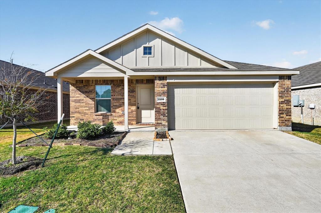 2209 Ava Drive, Ennis, TX 75119