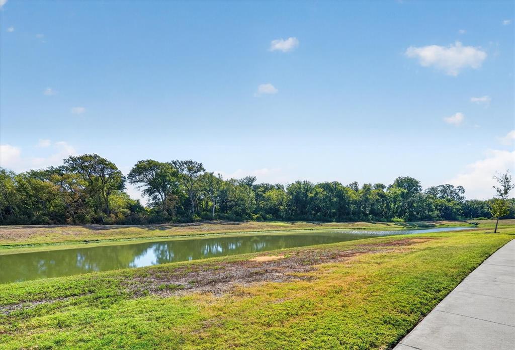 2209 Ava Drive, Ennis, TX 75119