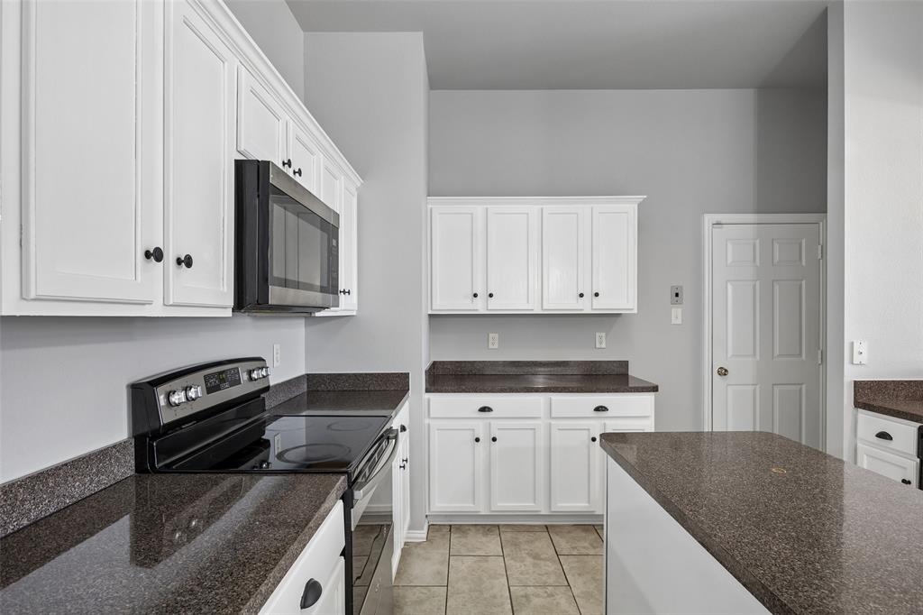 616 Kari Anne Lane, DeSoto, TX 75115