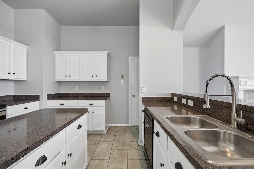 616 Kari Anne Lane, DeSoto, TX 75115