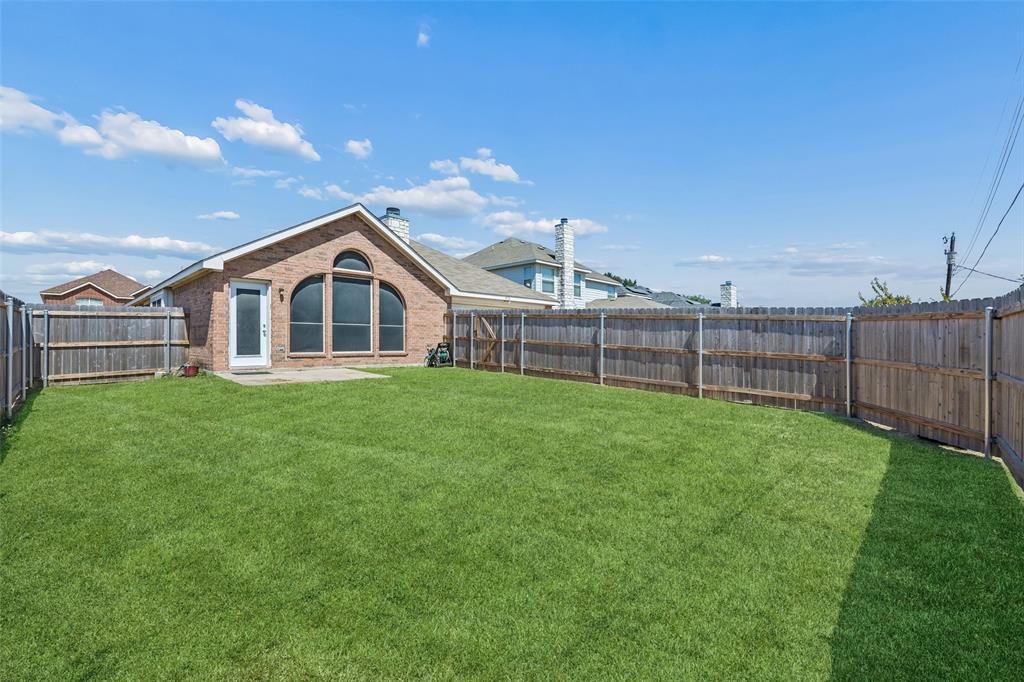 616 Kari Anne Lane, DeSoto, TX 75115