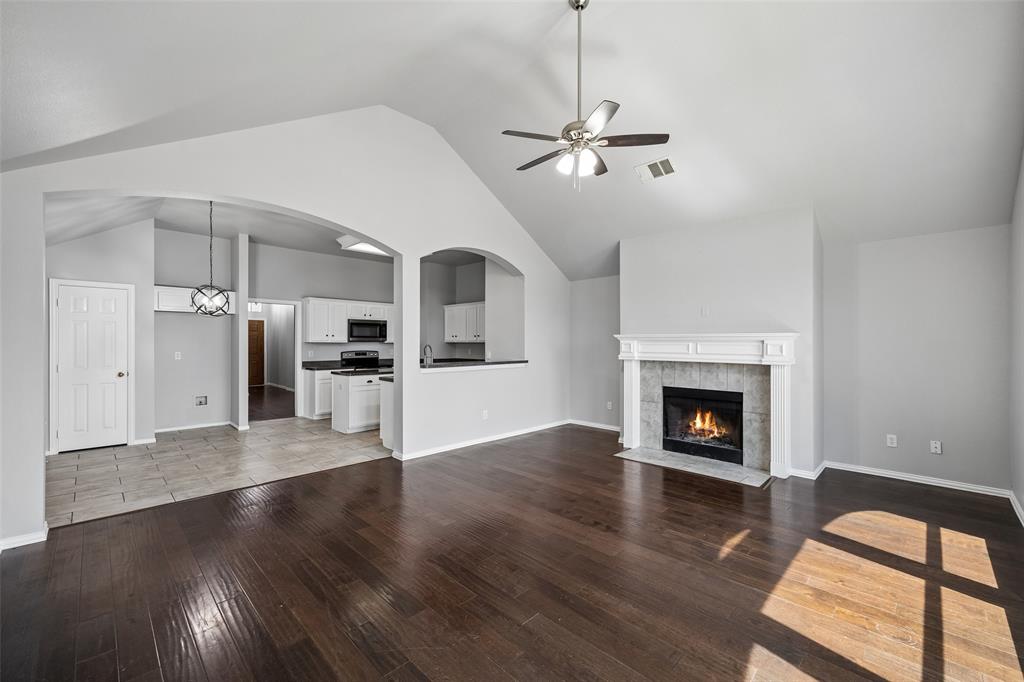 616 Kari Anne Lane, DeSoto, TX 75115