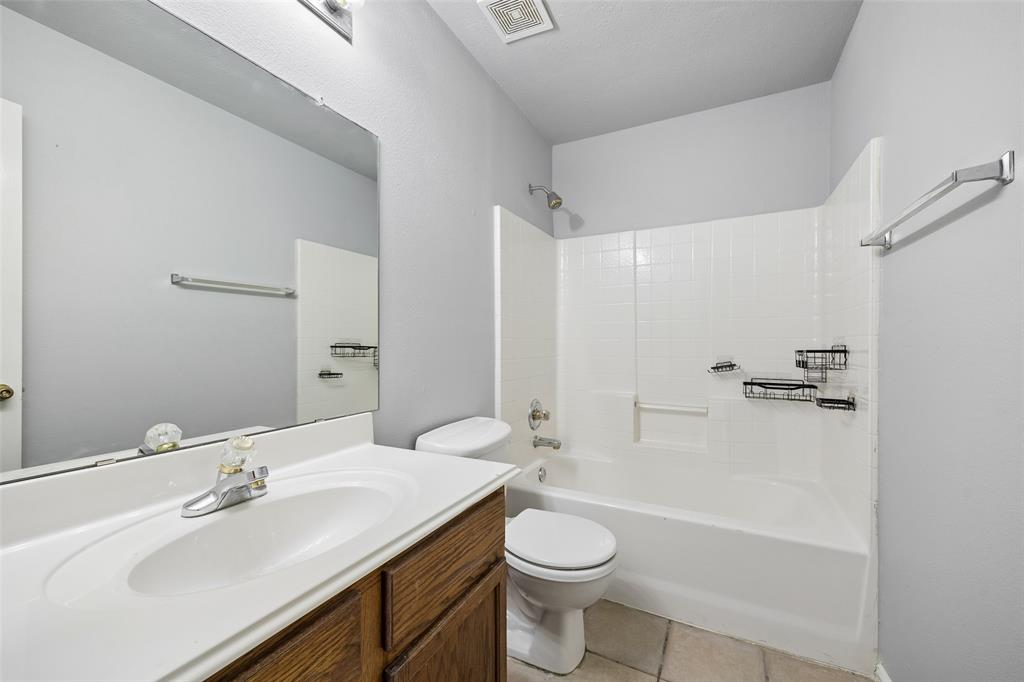 616 Kari Anne Lane, DeSoto, TX 75115