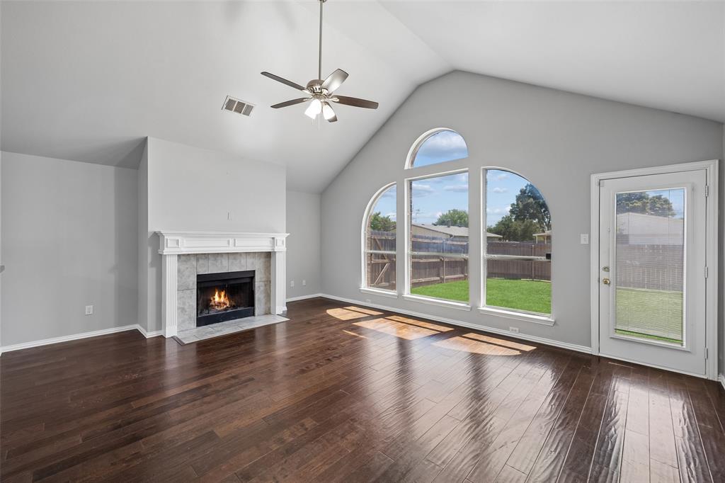616 Kari Anne Lane, DeSoto, TX 75115